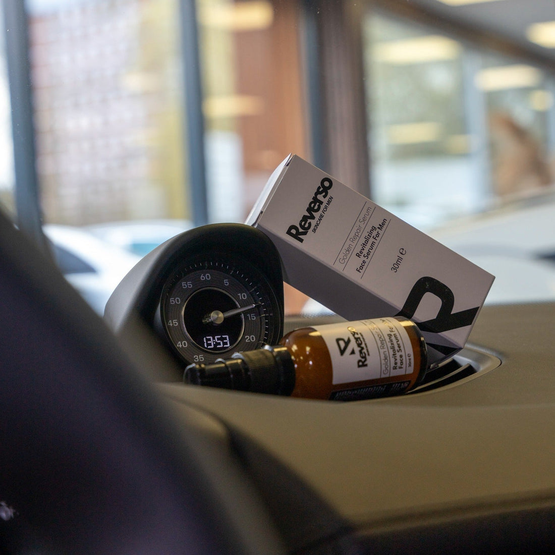 Het verschil tussen een serum en een moisturizer – Wat de mannelijke huid echt nodig heeft